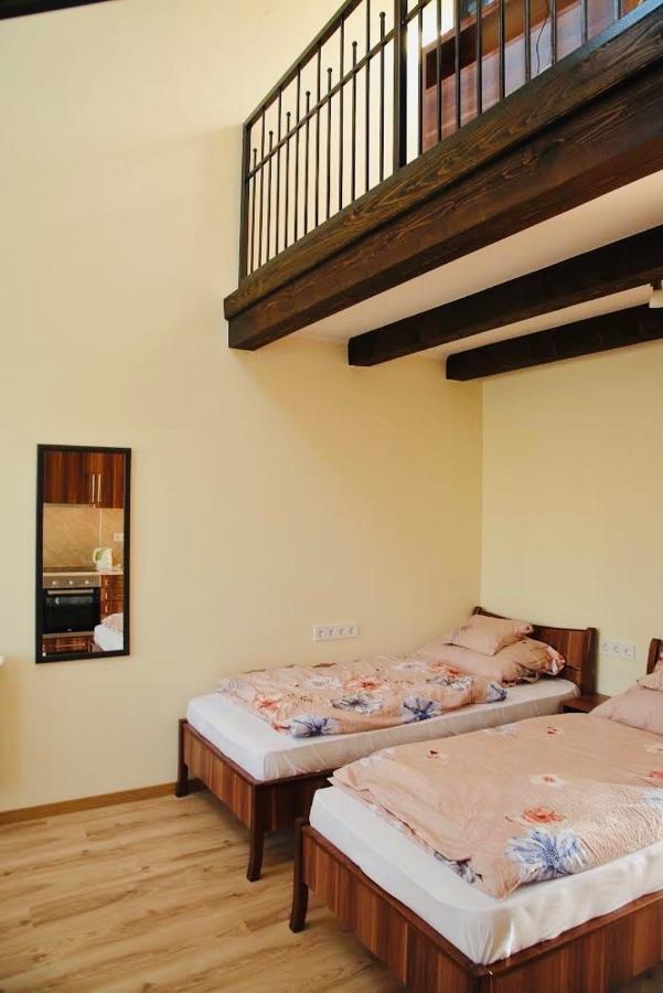 Viktor Vendeghaz Es Apartmanhaz *