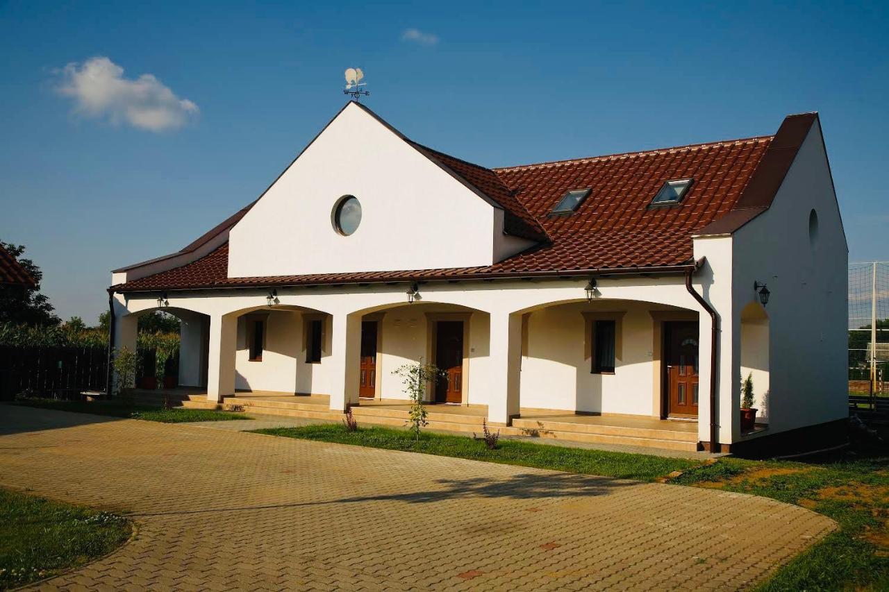 Viktor Vendeghaz Es Apartmanhaz