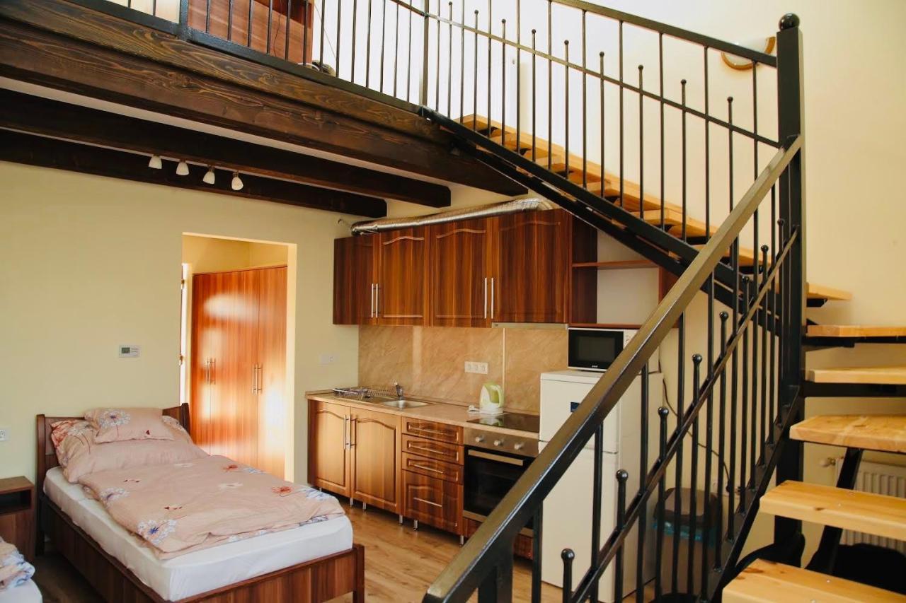 Viktor Vendeghaz Es Apartmanhaz Gasthof Baktaloranthaza