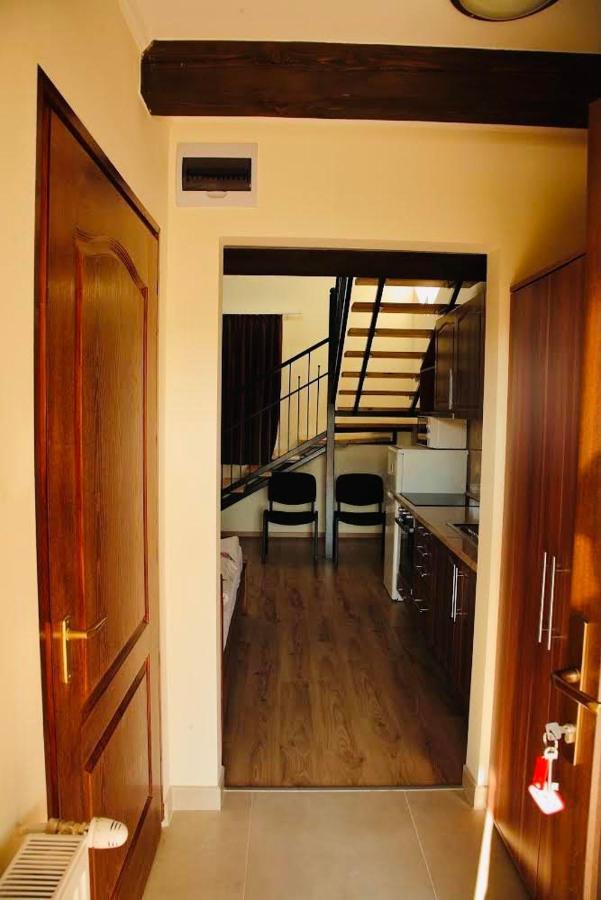 Viktor Vendeghaz Es Apartmanhaz * Baktaloranthaza