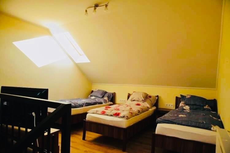 Gasthof Viktor Vendeghaz Es Apartmanhaz Baktaloranthaza
