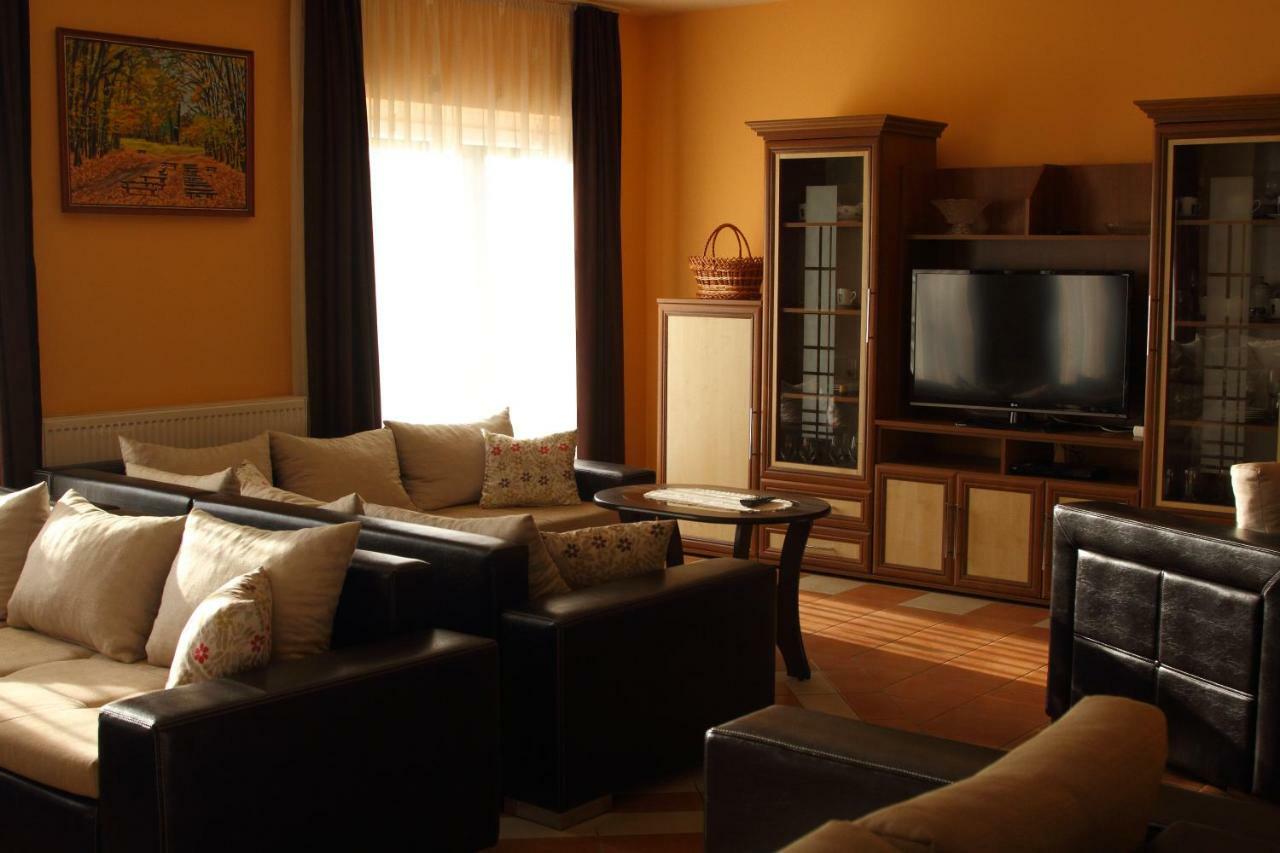 Gasthof Viktor Vendeghaz Es Apartmanhaz Baktaloranthaza