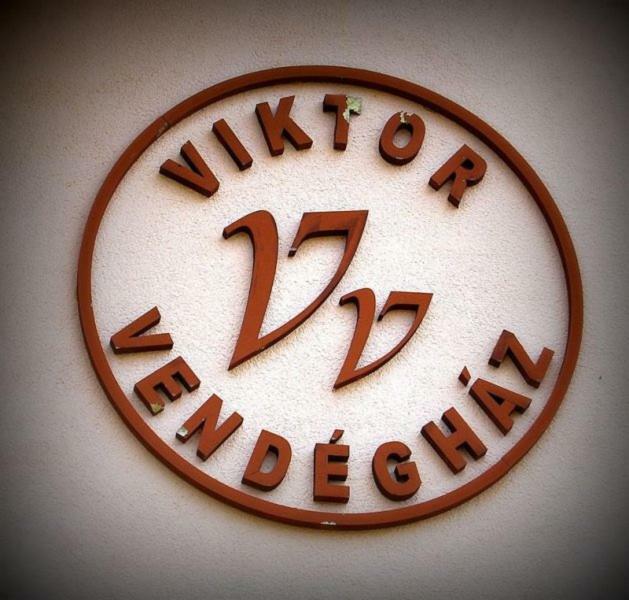 Viktor Vendeghaz Es Apartmanhaz